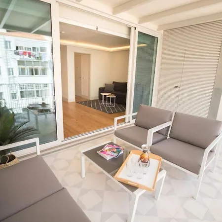 5★ Family Next To “portuguese Champs Elysees” *