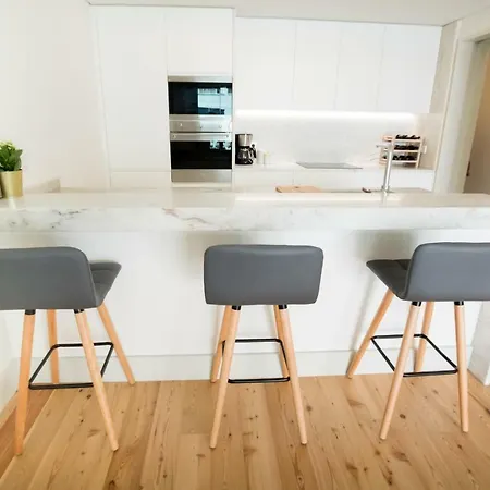 5★ Family Next To “portuguese Champs Elysees” Apartment *